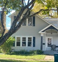 9 S Van Buren St, Unit A in Batavia, IL - Building Photo