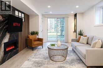 130 King St in East Gwillimbury, ON - Building Photo - Building Photo