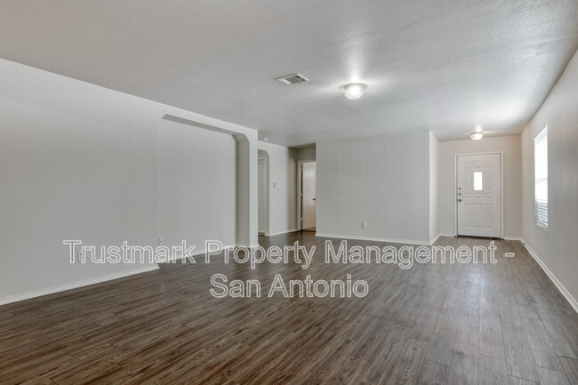 124 Pointe Loop in Cibolo, TX - Building Photo - Building Photo