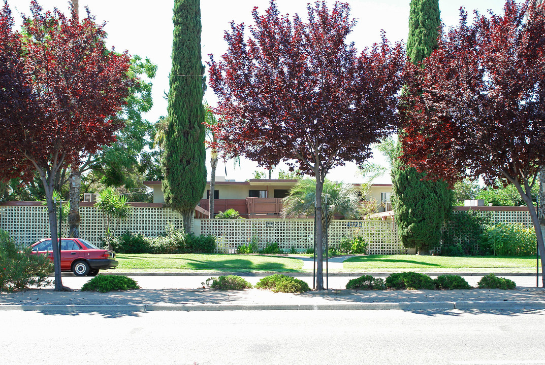 4720 E Shields Ave in Fresno, CA - Building Photo