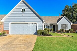 7800 Lowrance Rd in Memphis, TN - Building Photo