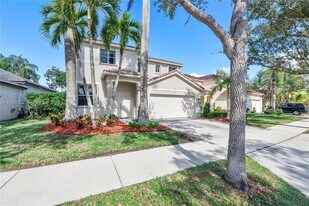 630 Vista Meadows Dr in Weston, FL - Building Photo