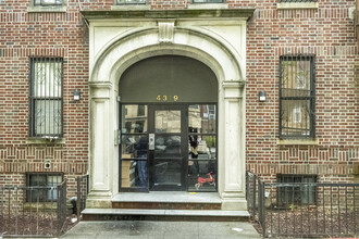 4319 10th Ave in Brooklyn, NY - Foto de edificio - Building Photo