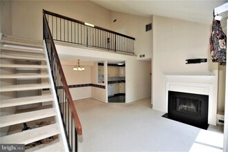 404 Aspen Dr in Plainsboro, NJ - Building Photo - Building Photo