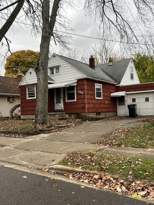 740 Cawood St in Lansing, MI - Foto de edificio