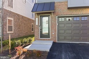 1011 Venifena Terrace SE in Leesburg, VA - Building Photo