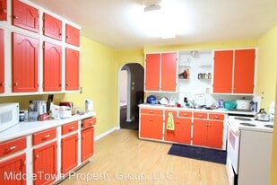 2001 N Maplewood Ave