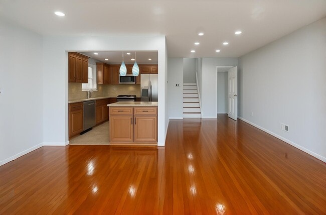 157 W 17th St in Bayonne, NJ - Foto de edificio - Building Photo