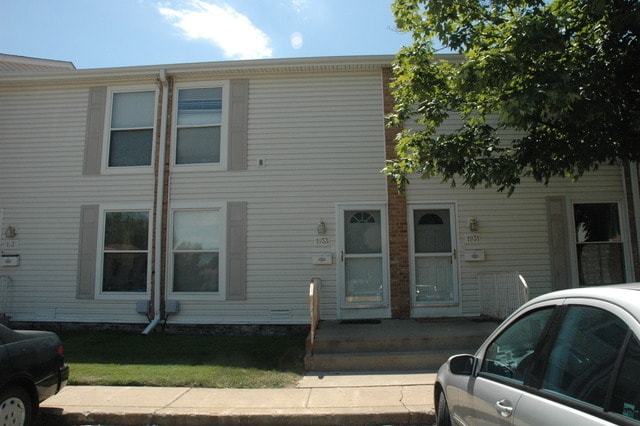 property at 1933 Kenilworth Cir