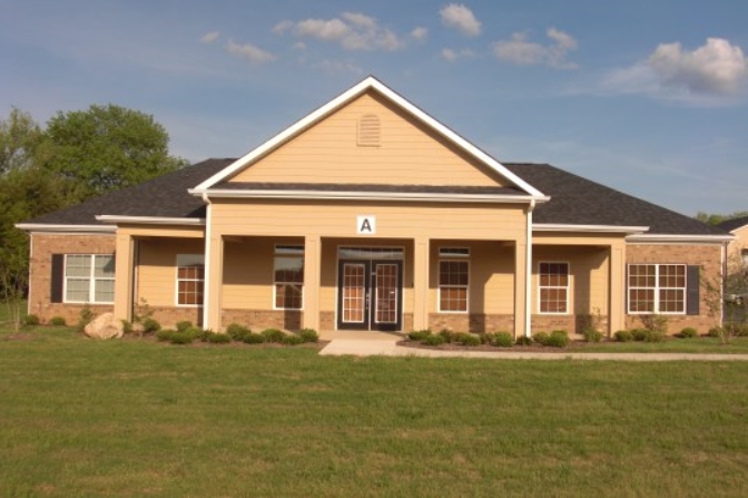 Elk Way Apartments in Fayetteville, TN - Foto de edificio