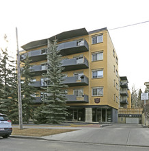 823 Royal Ave in Calgary, AB - Building Photo - Building Photo