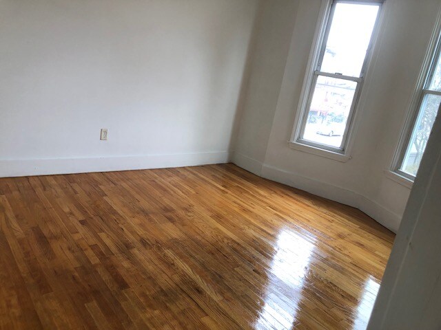 94 Glen St, Unit 2nd in New Britain, CT - Building Photo - Building Photo