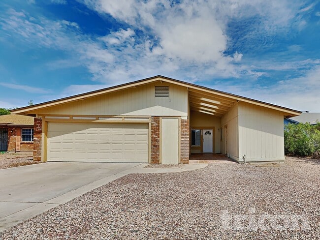 property at 646 W Enid Ave