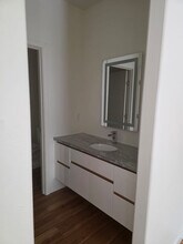 2111 W University Dr in Edinburg, TX - Foto de edificio - Building Photo