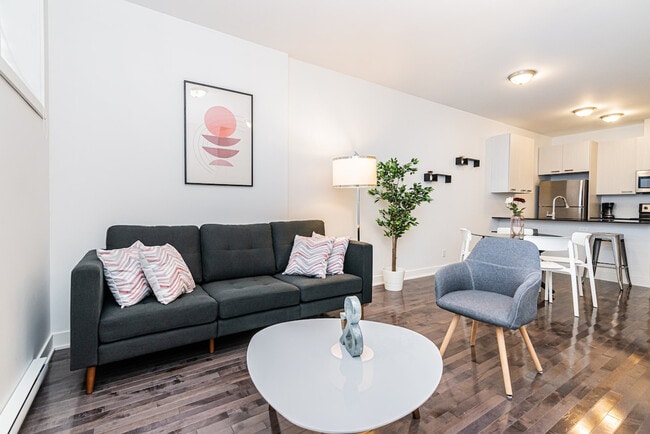 3505 Rue De Bullion