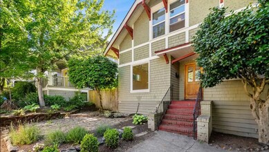 811 Martin Luther King Jr Way in Seattle, WA - Building Photo - Building Photo