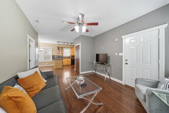 3015 Chenevert St in Houston, TX - Building Photo - Building Photo