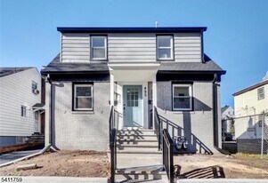 495 S Clinton St in East Orange, NJ - Building Photo