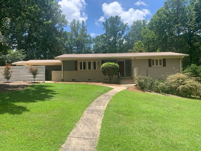 Great Location on this 4 Bedroom Home in A in Auburn, AL - Building Photo - Building Photo