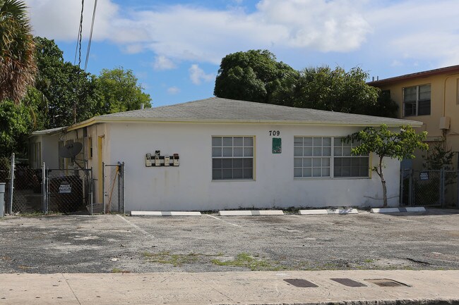 709 13th St in West Palm Beach, FL - Building Photo - Building Photo
