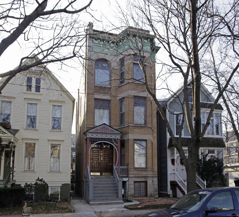 1141 W Wolfram St in Chicago, IL - Building Photo