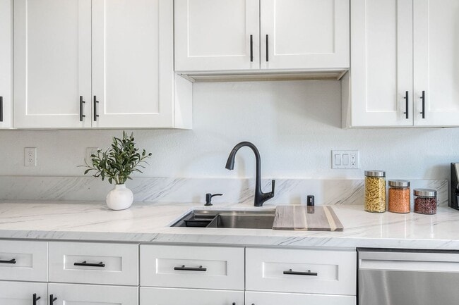 119 Matamoros Ct in Solana Beach, CA - Building Photo - Building Photo