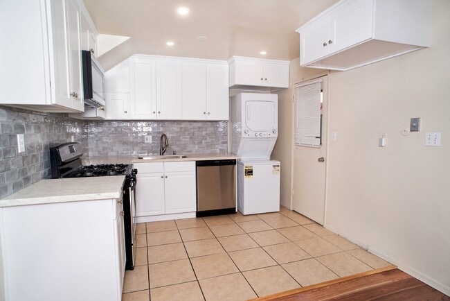 17151 Roscoe Blvd in Los Angeles, CA - Building Photo - Building Photo