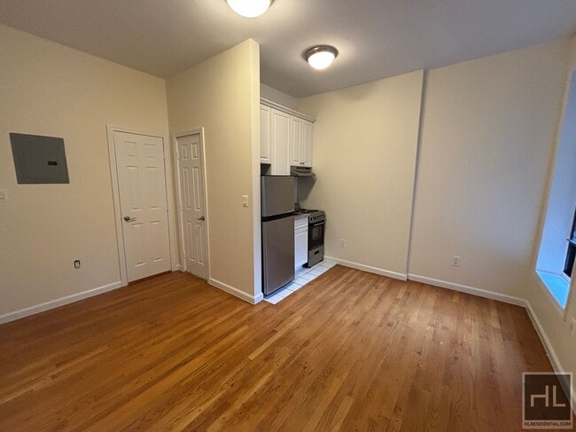 WEST 72 STREET in New York, NY - Building Photo - Building Photo