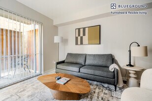 526 Yale Ave N in Seattle, WA - Building Photo