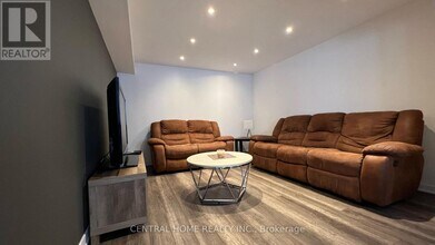 147 Jefferson Forest Dr in Richmond Hill, ON - Building Photo - Building Photo