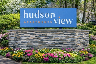 HudsonView Living in Peekskill, NY - Foto de edificio - Building Photo