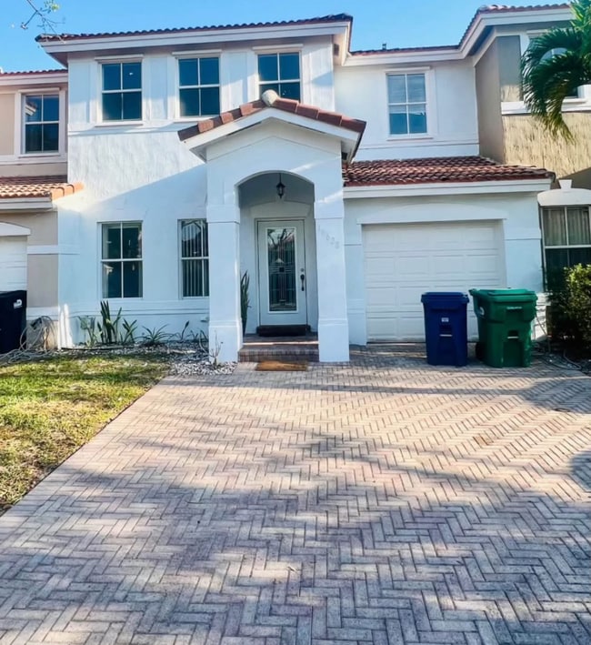16628 SW 47th Terrace in Miami, FL - Building Photo - Building Photo