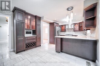 24 Muster Ct in Markham, ON - Building Photo - Building Photo