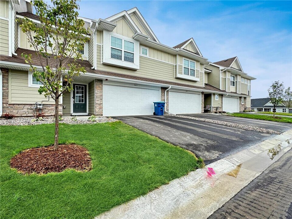 14613 112th Ave N in Maple Grove, MN - Building Photo