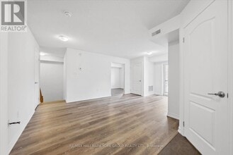 27 Madelaine Dr in Barrie, ON - Building Photo - Building Photo