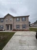 325 S Square Dr in Winterville, NC - Building Photo