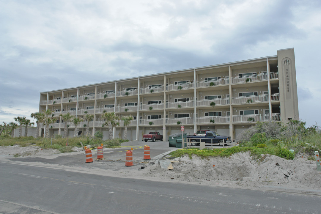 Seahorse Condominium in Gulf Breeze, FL - Building Photo