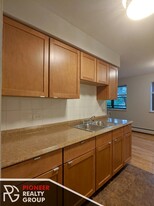 510 W Briar Pl, Unit #510-401 in Chicago, IL - Foto de edificio - Building Photo