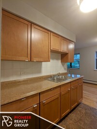 510 W Briar Pl, Unit #510-401 in Chicago, IL - Building Photo - Building Photo