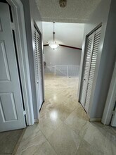 6911 W 36th Ave, Unit 204 in Hialeah, FL - Foto de edificio - Building Photo