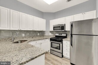 12909 Alton Square in Herndon, VA - Building Photo - Building Photo