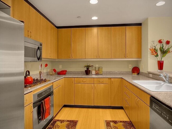 511 W Mercer Pl in Seattle, WA - Building Photo - Building Photo