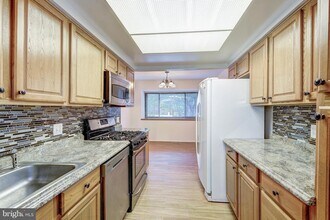 1502 Farsta Ct in Reston, VA - Building Photo - Building Photo