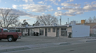 219-225 Dallas St NE in Albuquerque, NM - Foto de edificio - Building Photo