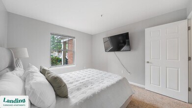 50 Canterfield Pkwy W, Unit 1801 in West Dundee, IL - Foto de edificio - Building Photo