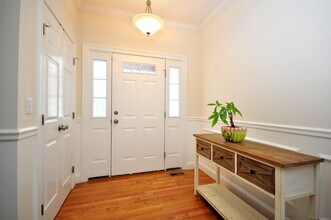 3 Katherine Way in Ellington, CT - Building Photo - Building Photo