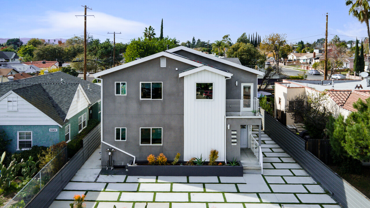 5853 Vineland Ave in North Hollywood, CA - Building Photo