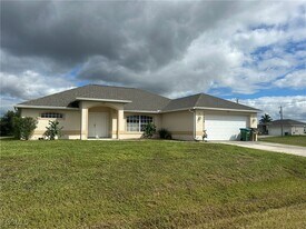 3929 NW 42nd Ave in Cape Coral, FL - Building Photo