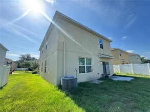 2327 Ashberry Ridge Dr in Plant City, FL - Building Photo - Building Photo