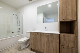 Urban West in Pointe-claire, QC - Building Photo - Interior Photo